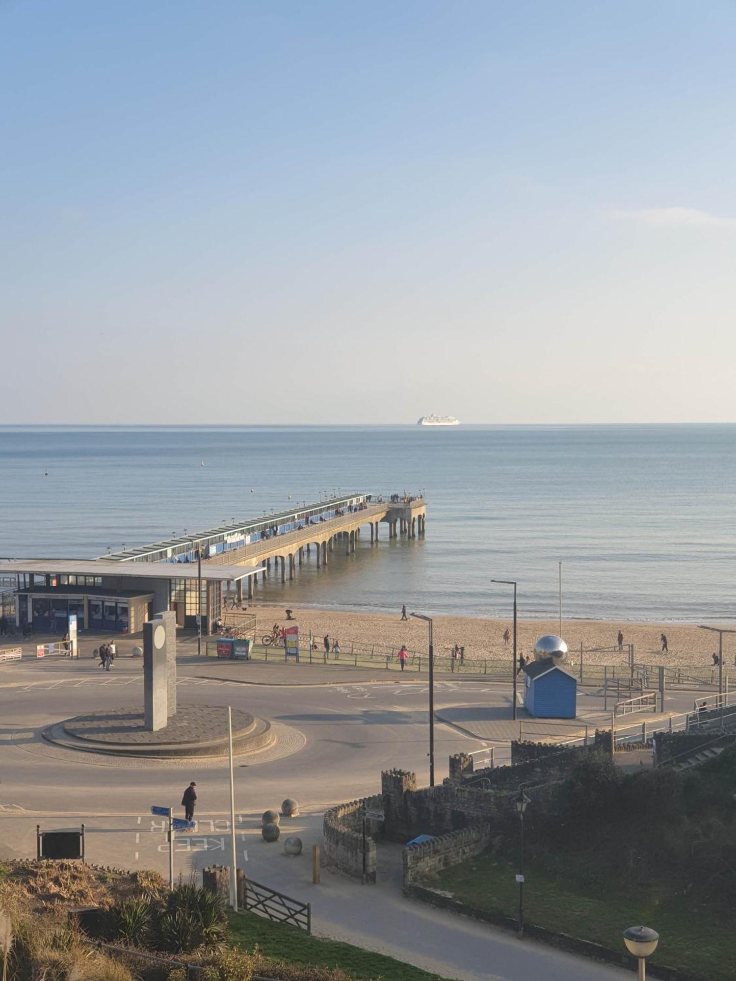 Beachfront Apartment With Bbq Sun Deck Bournemouth Exterior foto
